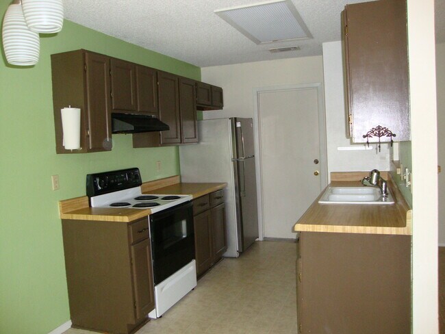 Building Photo - Pipers Meadow