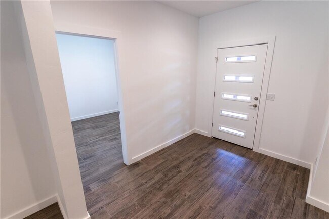 Building Photo - 1679 Kalidy Dr