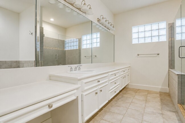 Building Photo - 1412 Castle Ct