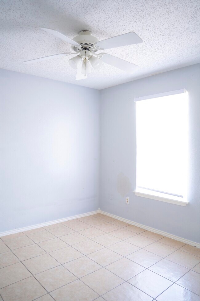 Building Photo - 311 Soria Dr