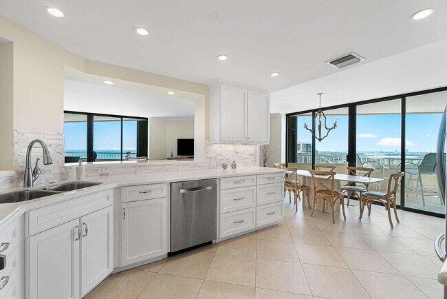 Building Photo - 5080 N Ocean Dr