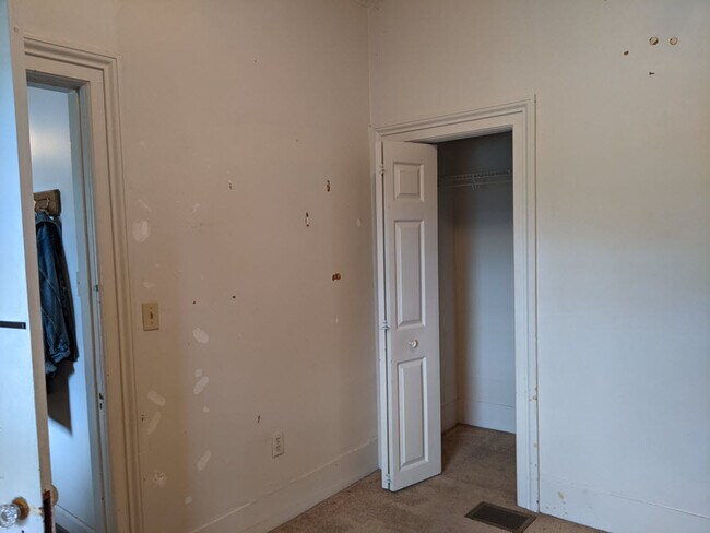 Building Photo - 501 W Forest Ave