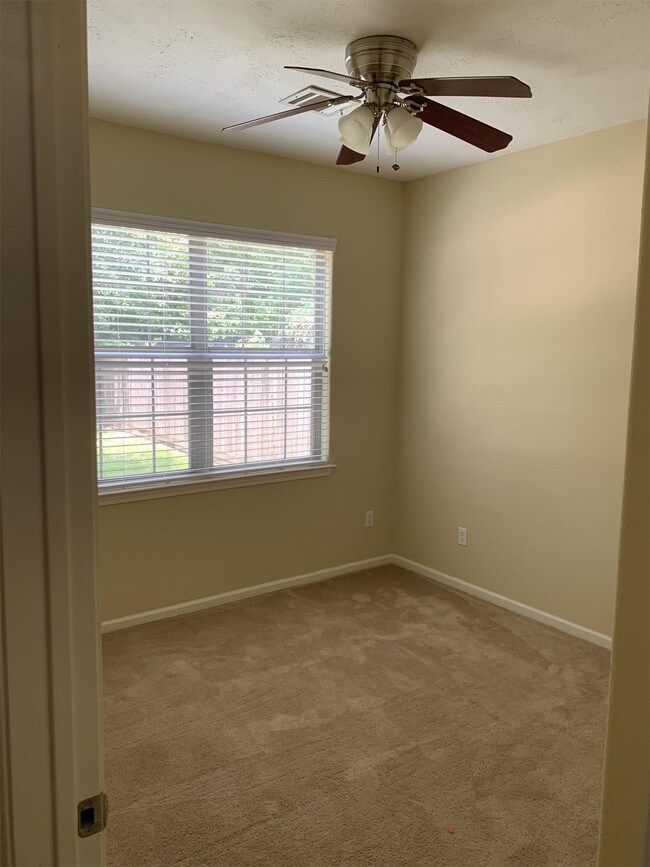Building Photo - 21441 W Wallis Dr
