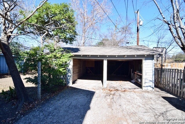 Building Photo - TERRELL HEIGHTS DUPLEX - ALAMO HEIGHTS I.S.D.