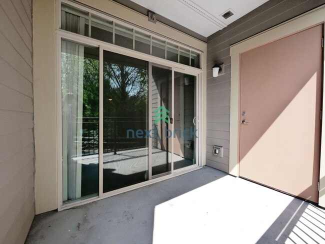 Building Photo - Beautiful 2 Bed 2 Bath for Rent with desig...