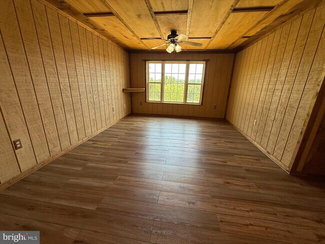 Building Photo - 1183 River Bend Ct