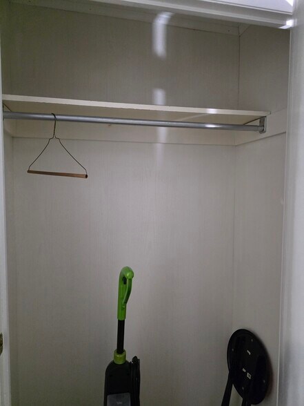 Building Photo - 6990 W Lake Rd