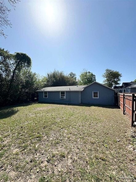 Building Photo - 1318 Wilson Ave