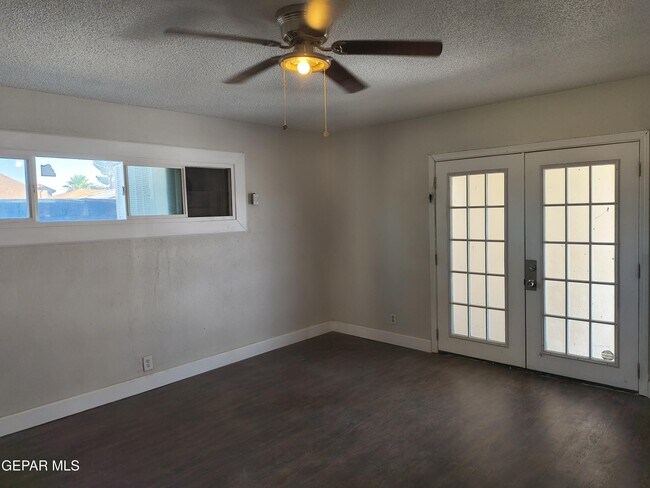 Building Photo - 714 N San Marcial St