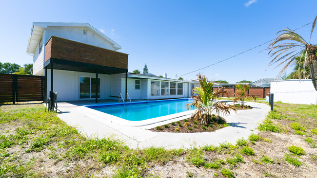 Building Photo - 321 Cornell Dr