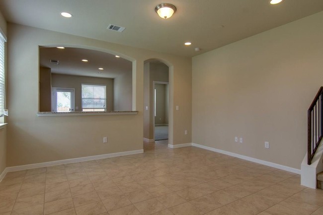 Building Photo - 2880 Donnell Dr
