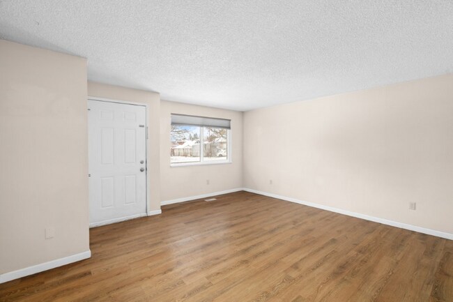 Building Photo - 818 E Princeton Ave