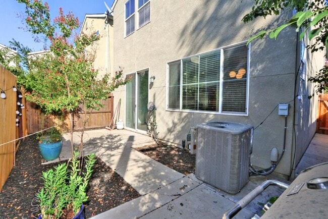 Building Photo - High Demand Park Place Home for Rent!