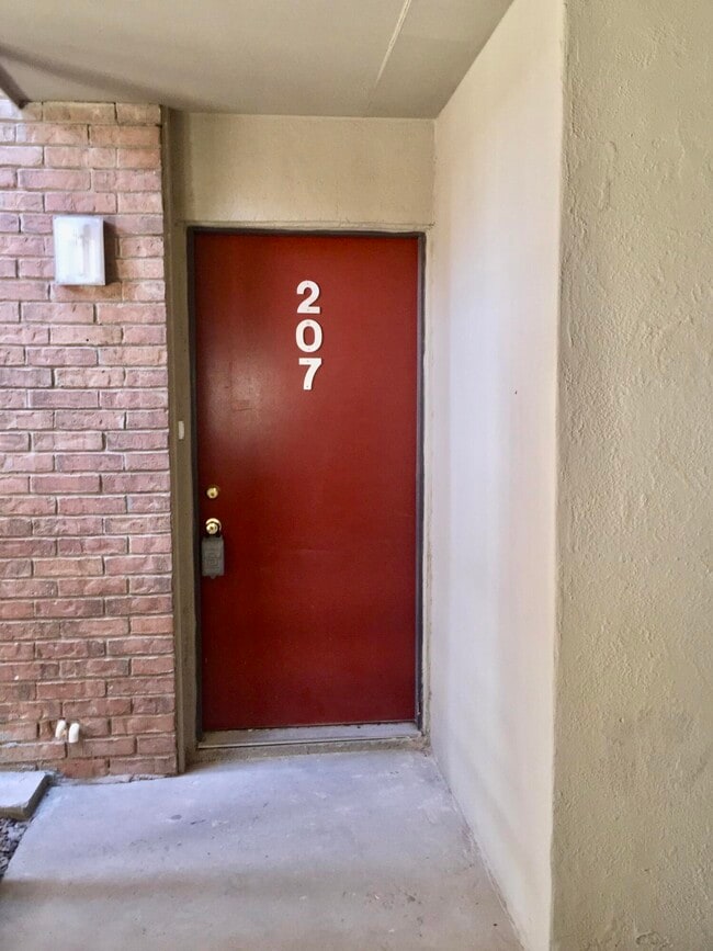 Primary Photo - 4433 N Stanton St