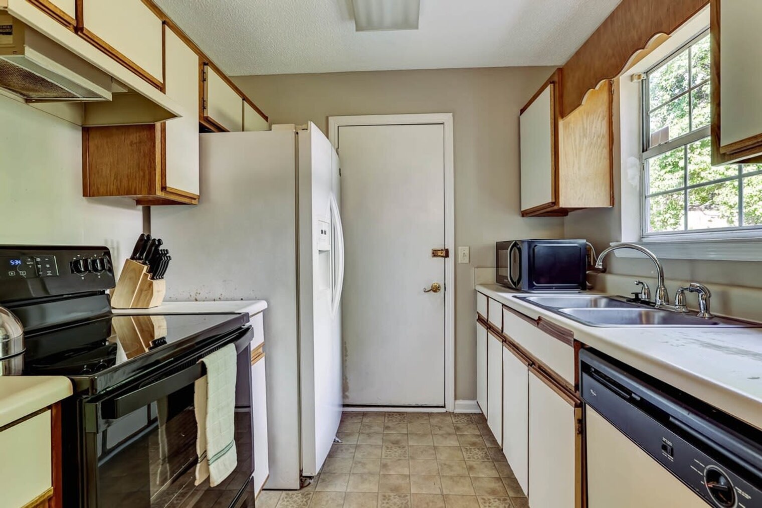 Building Photo - 170 Laurelwood Dr