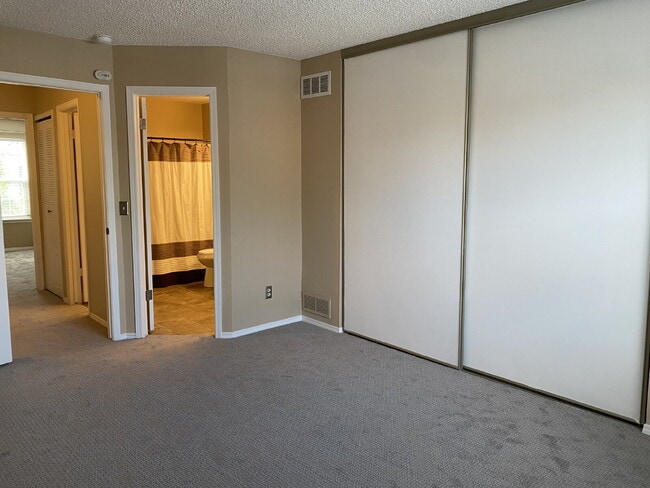 Building Photo - **Move in Specials**Beautifully remodeled ...