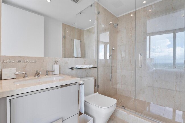 Building Photo - 15701 Collins Ave