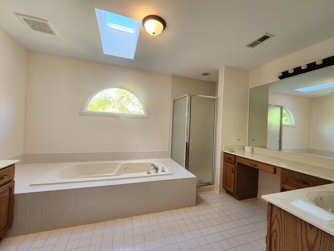 Building Photo - 3220 Indian Creek Dr