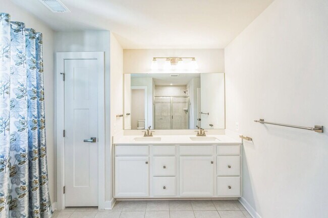 Building Photo - 8327 Legacy Cir E