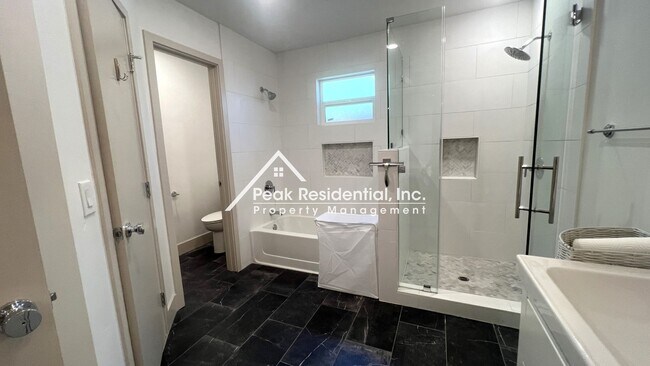Building Photo - Updated 3bd/2b Home Near UCD Med Center!