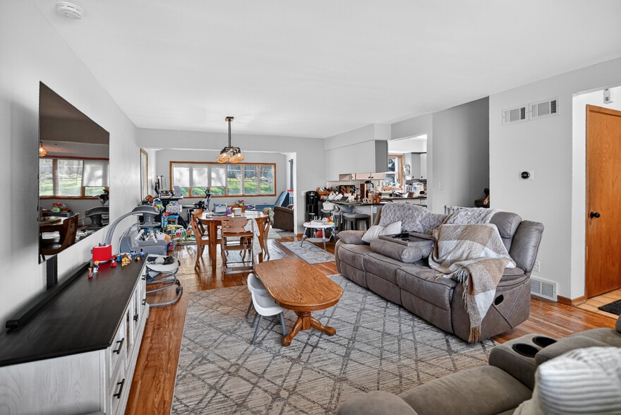 Building Photo - 3051 Greenway Trl