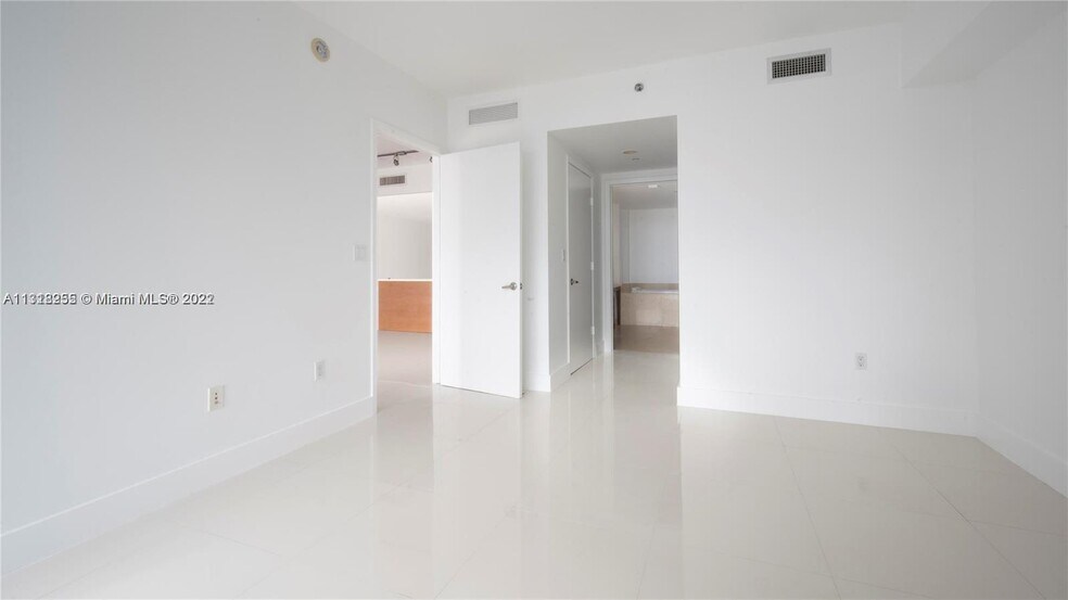 Building Photo - 475 Brickell Ave