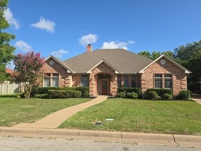 Building Photo - 6376 Newport Ct