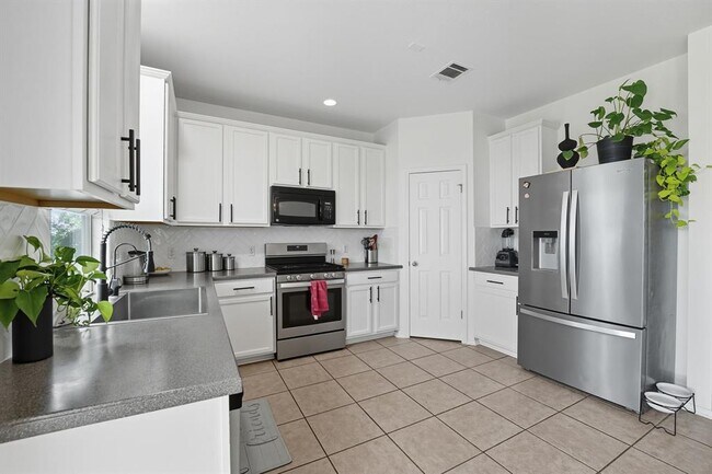 Building Photo - 305 Olmos Dr