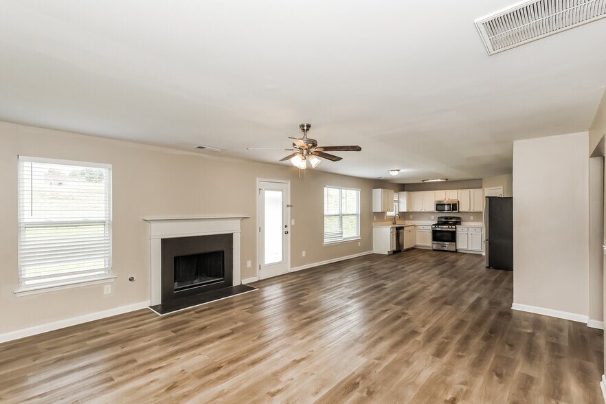 Building Photo - 3051 Berthas Overlook