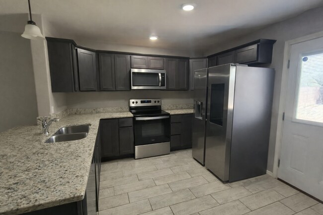 Building Photo - Charming 3BR / 2BA home with spacious backyard and full of curb appeal COMING SOON!