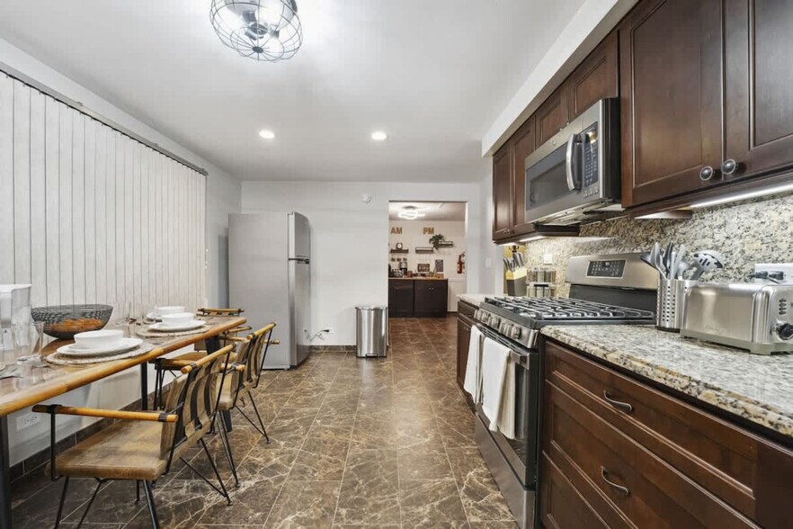 Building Photo - 720 Kemah Ln