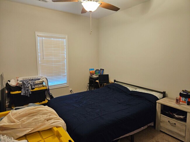 Building Photo - Beautiful 3 bedroom 2 bath unfurnished home in Hampstead