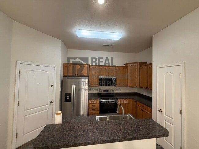 Building Photo - 1004 Pikes Peak Dr