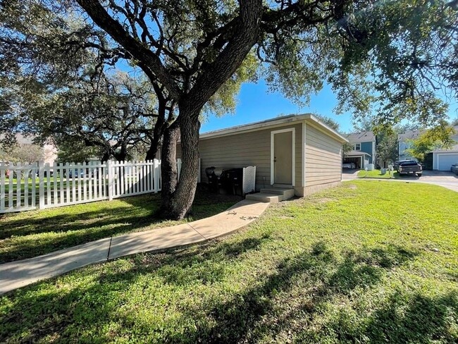 Building Photo - 251 Utterback