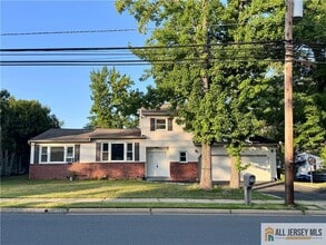Building Photo - 742 Grove Ave