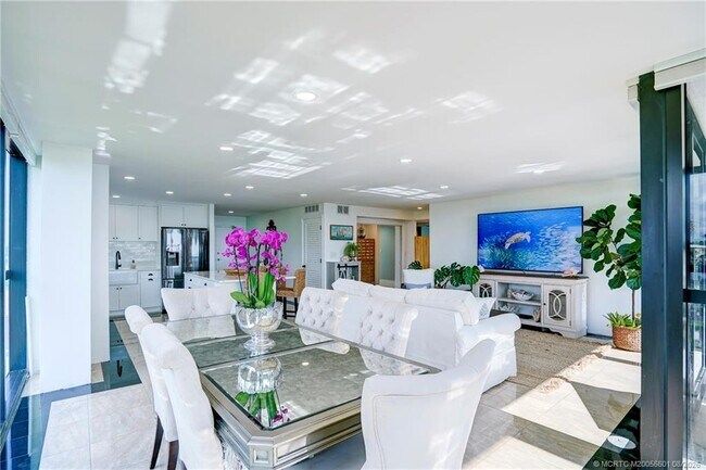 Building Photo - 10410 S Ocean Dr
