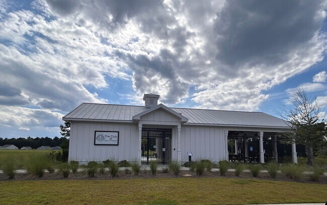 Building Photo - Spacious 3BR/2BA home in the Carnes area!