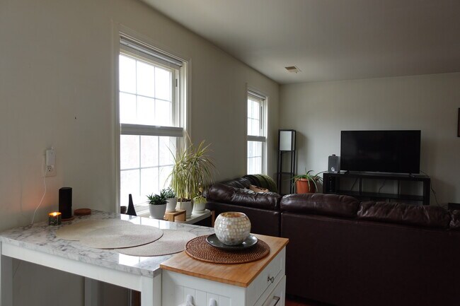 Building Photo - 2001 Fort Davis St SE