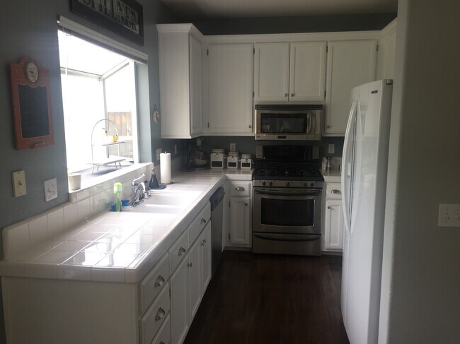 Kitchen - 1863 Blackwood Common