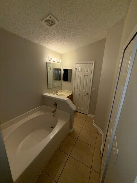 Primary Bathroom - 2044 Corner Meadow Cir
