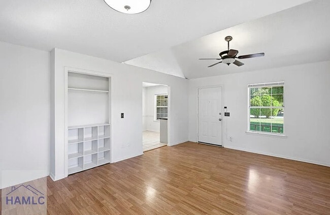 Building Photo - 664 Windhaven Dr