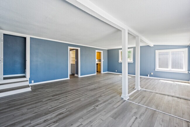 Building Photo - 1310 Alki Ave SW