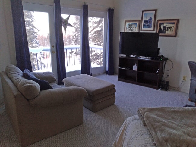 Building Photo - 16410 St James Cir