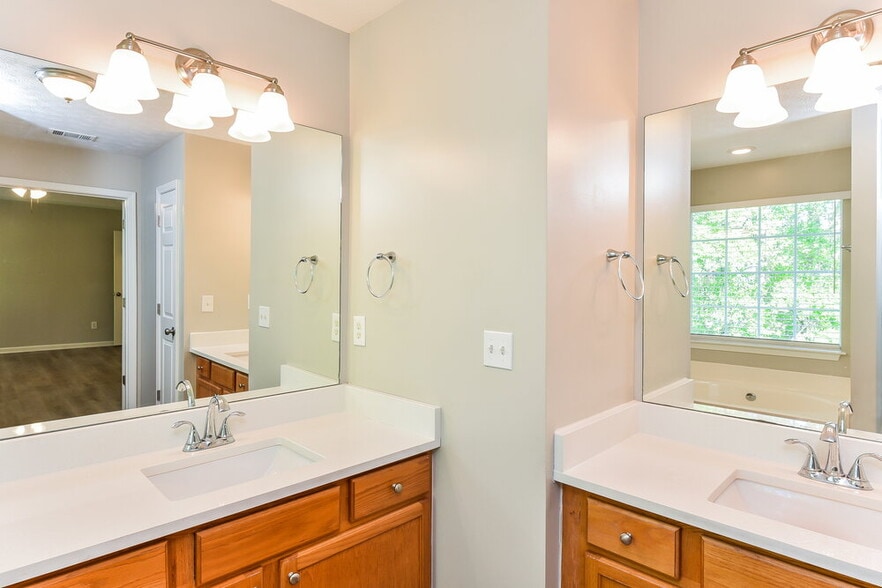 Building Photo - 2521 Meadow Pond Trail SW