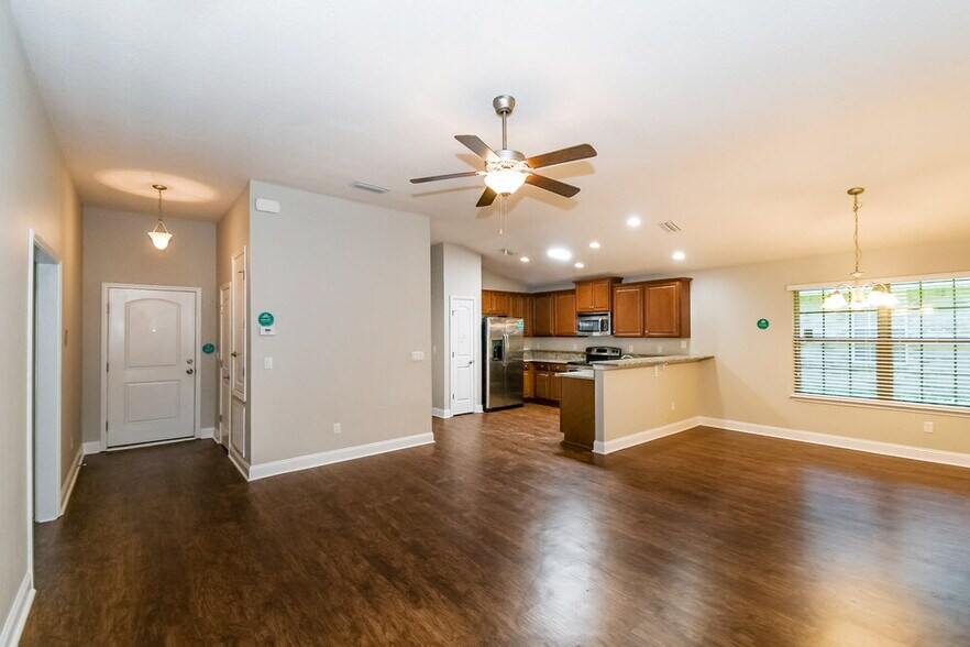 Building Photo - 2195 Thornbrook Dr