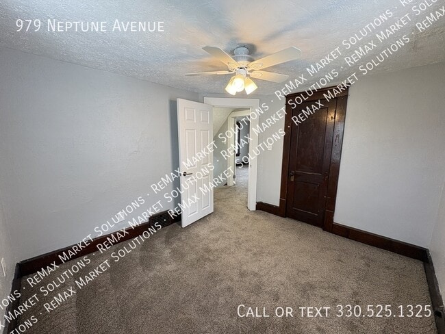 Building Photo - 979 Neptune Ave