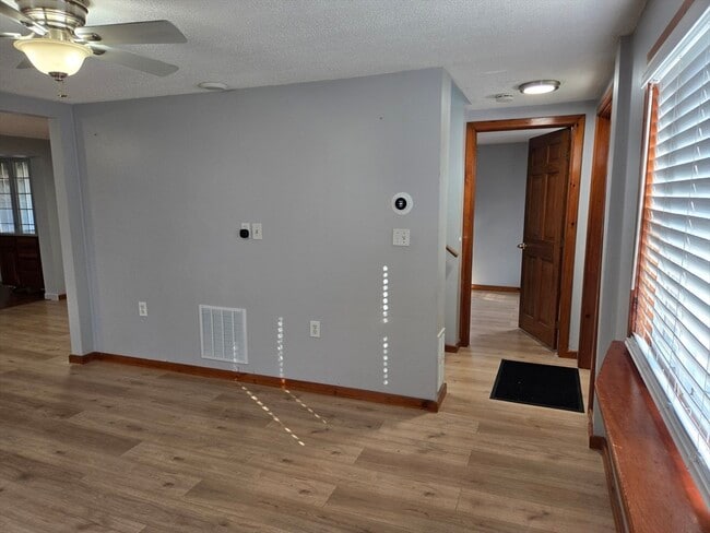 Building Photo - 45 Oak St