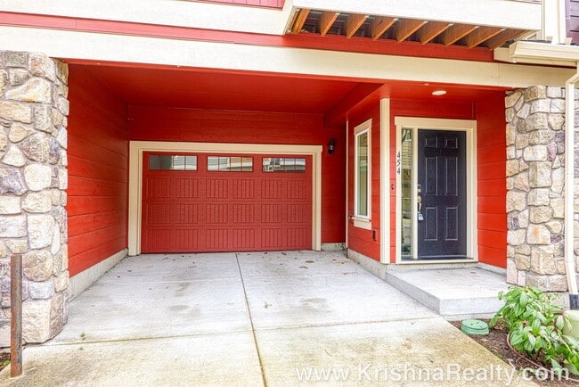 Building Photo - Lovely 3 BR | 2.5 BA Townhome | Hillsboro | Minutes from Orenco Station | Excellent Location!