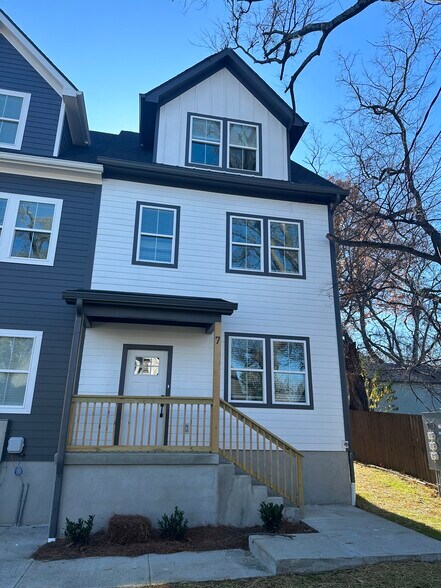 Unit 3 - 200 Raymond St
