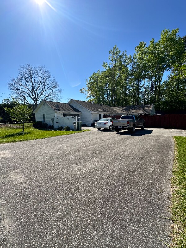 Building Photo - 1107 Pine Grove Dr